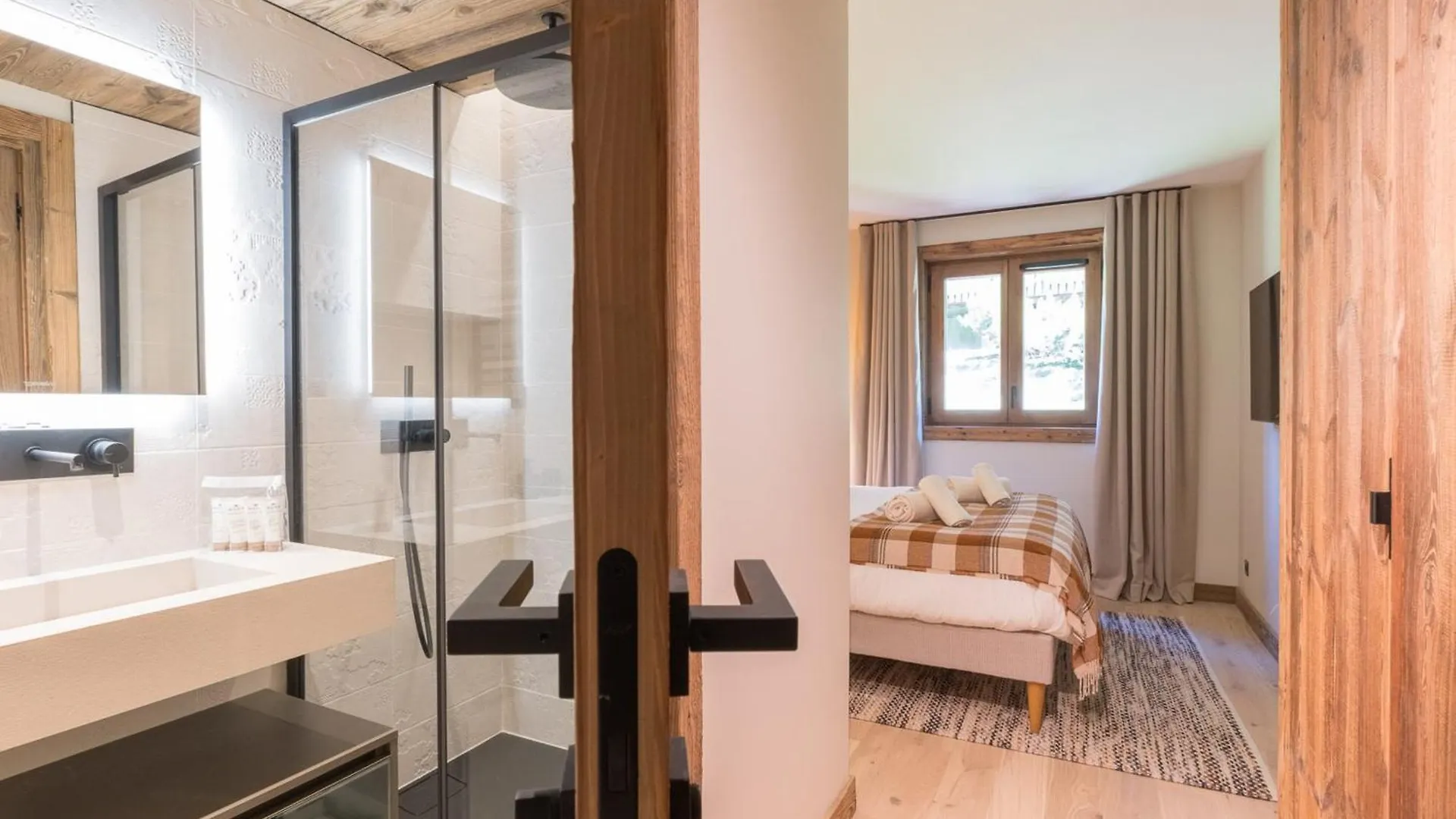 Luxueux Appartement Avec Hammam Proche Des Pistes, Cheminee Et Parking A Meribel - Fr-1-565-103 Les Allues France